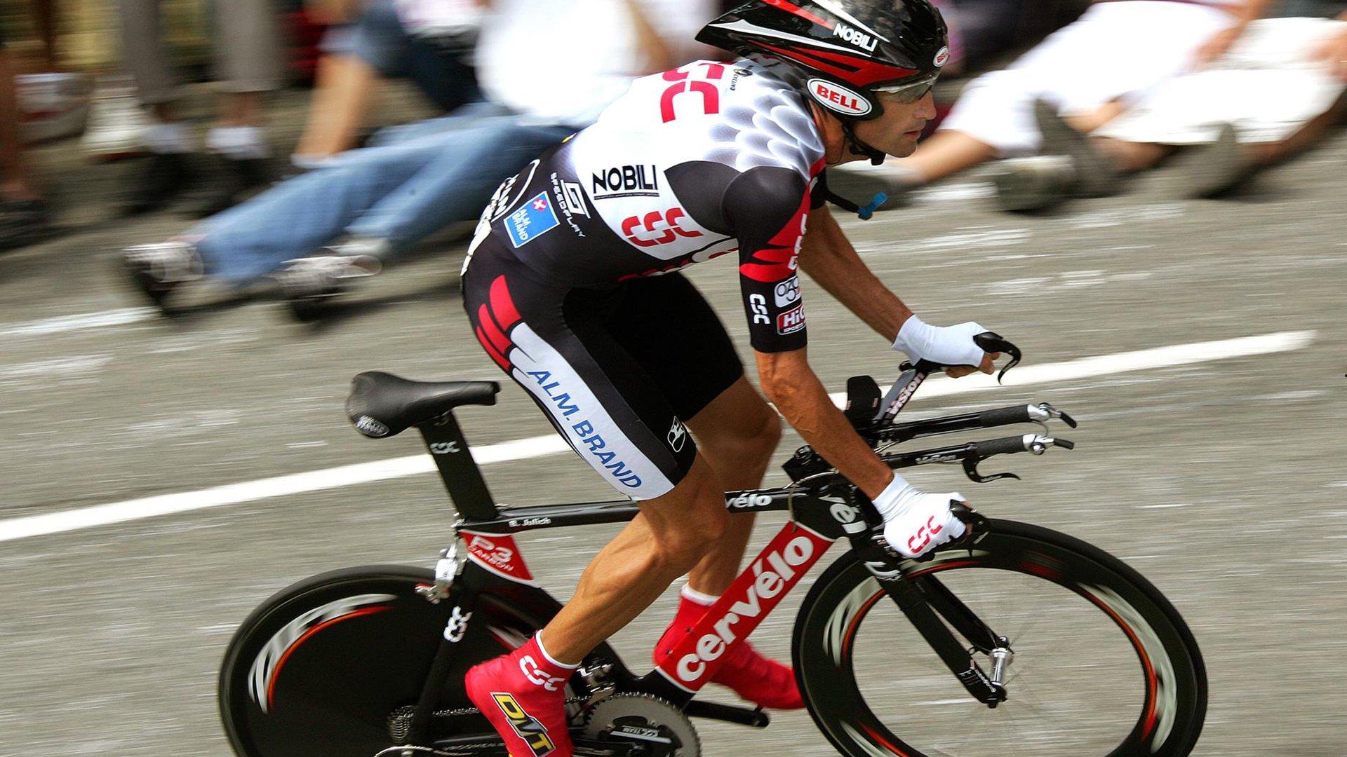 德里克·罗斯谈新赛季目标，球队需虚心接受批评，以逆境锻造全新篇章