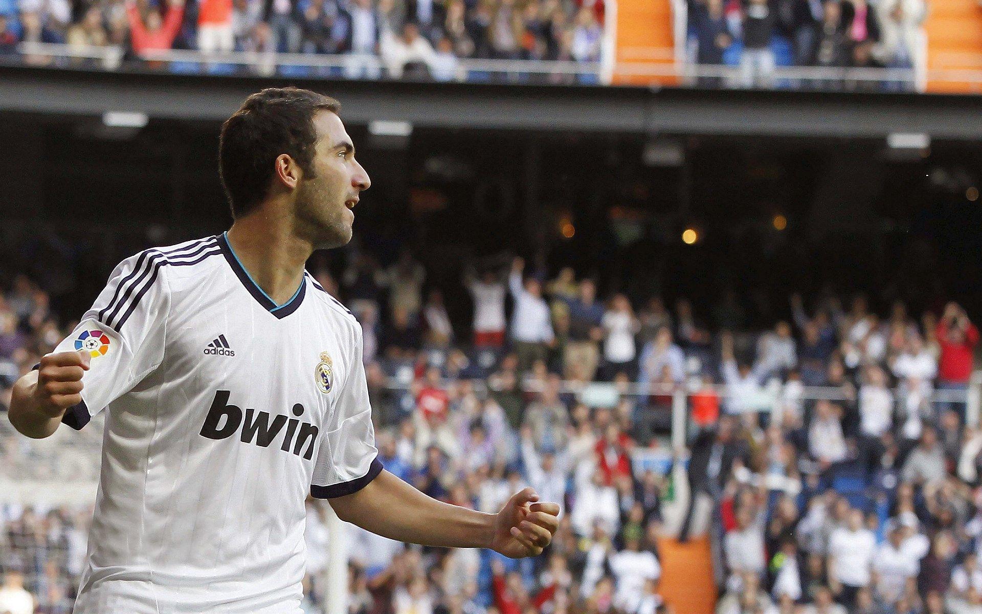 汉堡与圣保利激战，托鲁纳里格哈与柯尼希斯多费尔首发，新援季维加瓦与藤田让瑠奇马登场