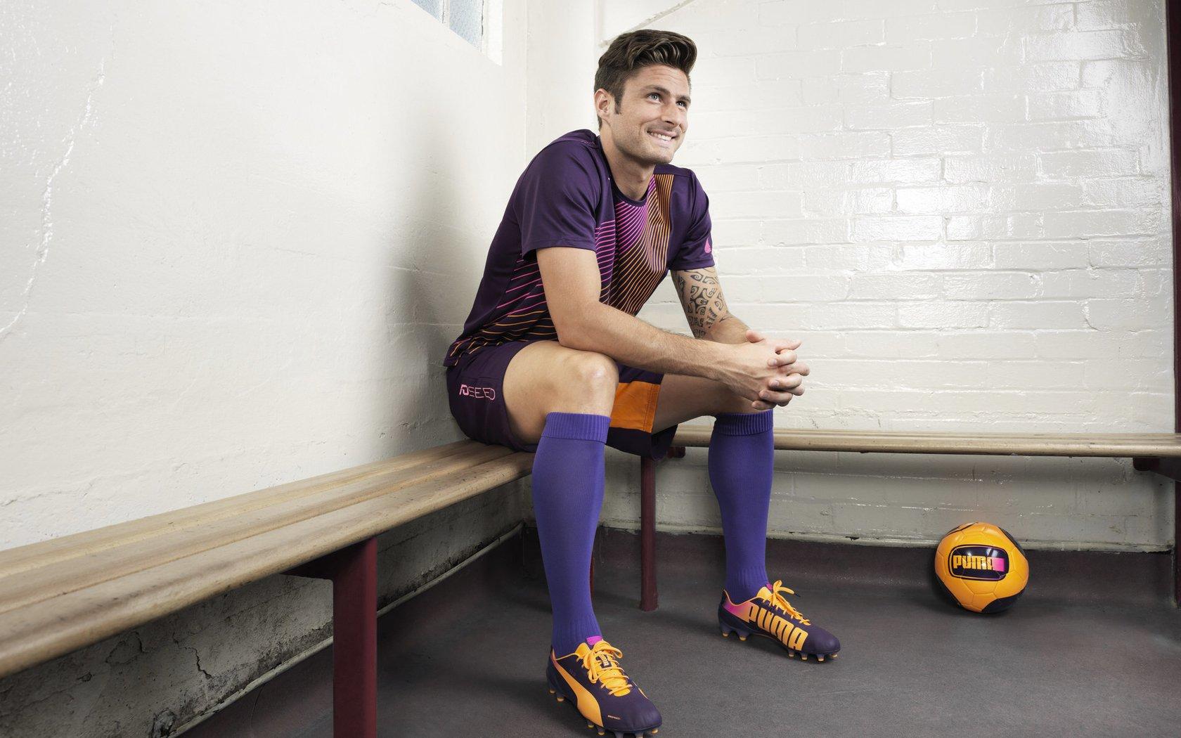 省港杯上演惨烈对决!九人广东客场浴血逼平,染红送点逆境中守住争冠希望